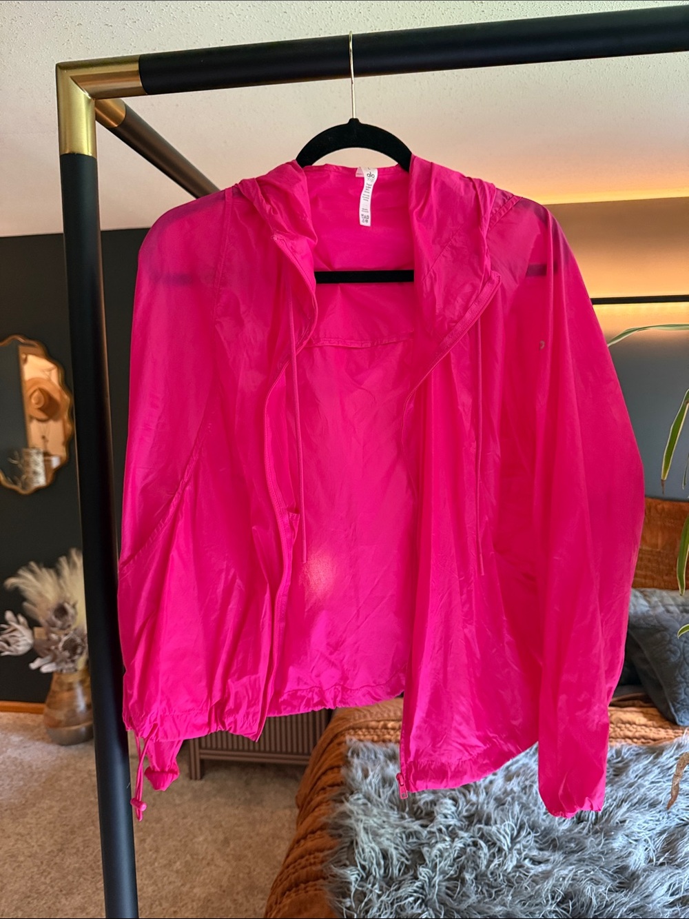 ALO Yoga Hot Pink Hooded sprinter Windbreaker Jacket